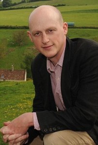 article-2203012-09AA8E5C000005DC-653_233x345